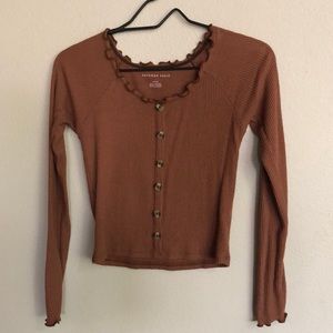 American Eagle lettuce-cut long sleeve
